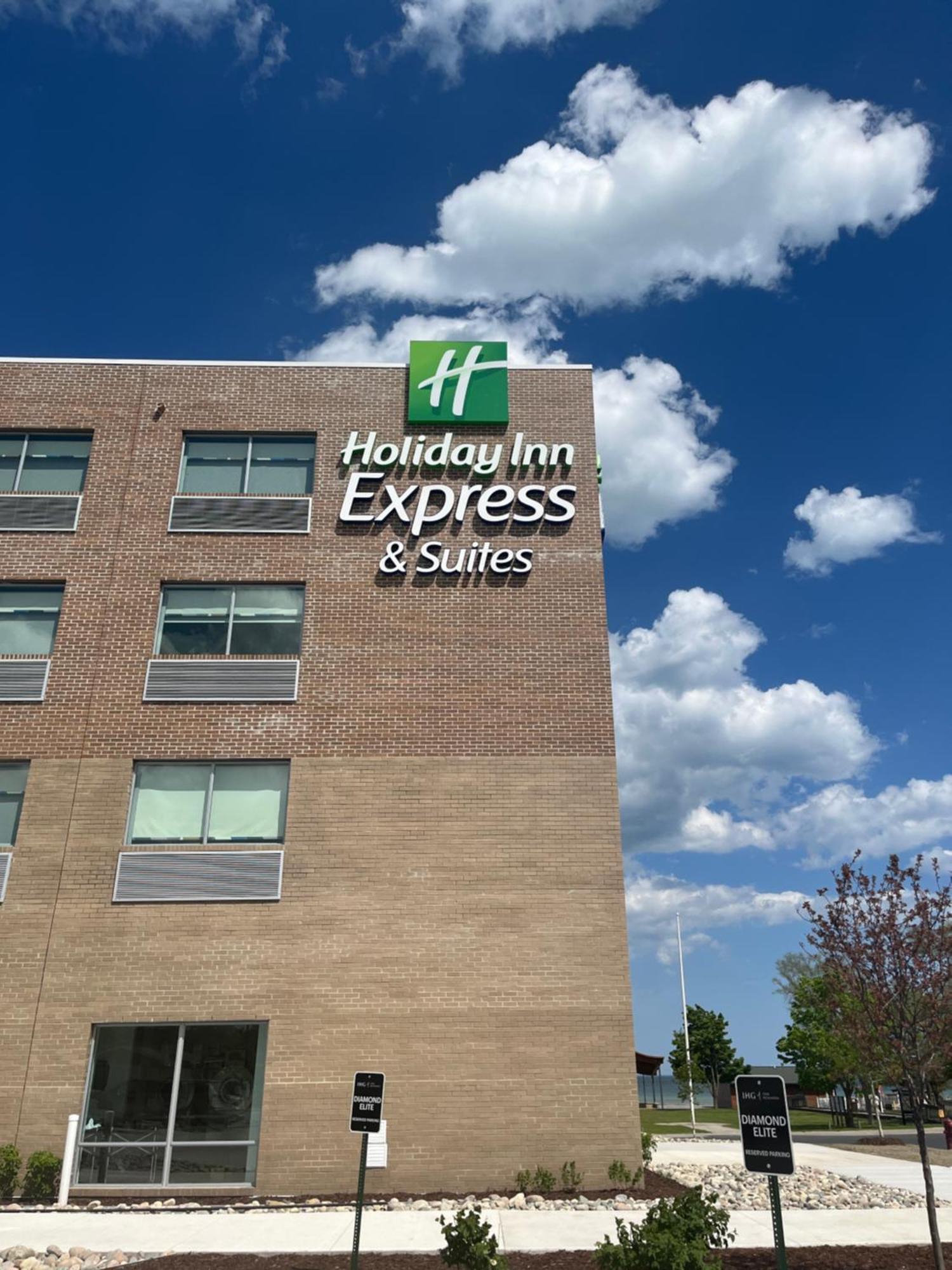 Holiday Inn Express & Suites Oscoda By Ihg Exterior foto