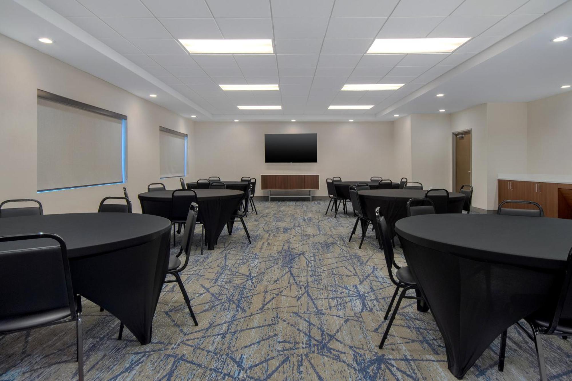 Holiday Inn Express & Suites Oscoda By Ihg Exterior foto