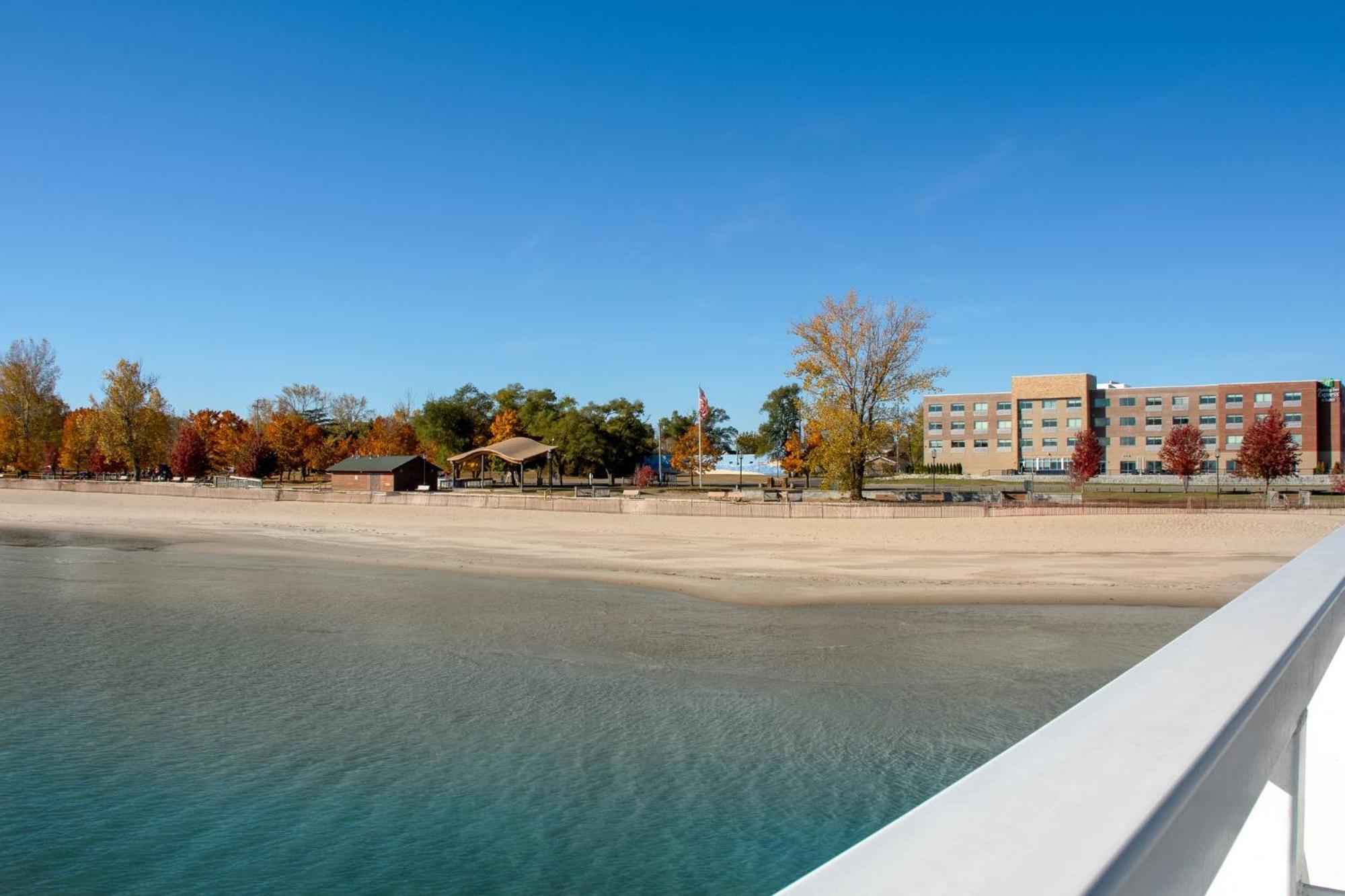 Holiday Inn Express & Suites Oscoda By Ihg Exterior foto
